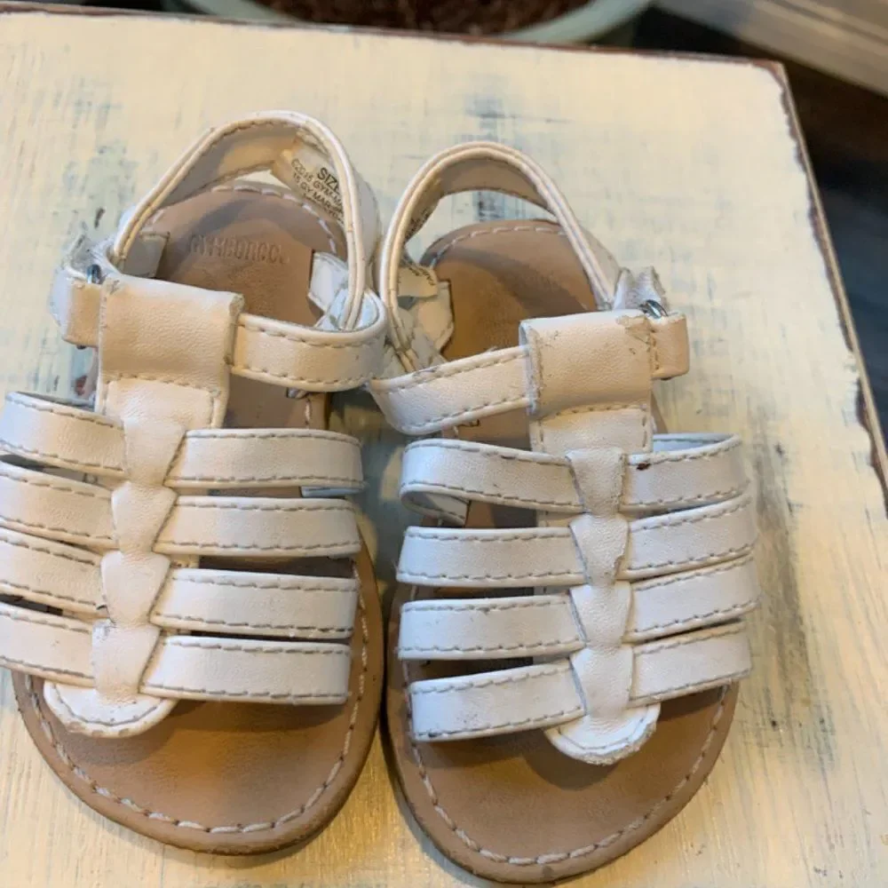 Gymboree White Sandal  Size 4
